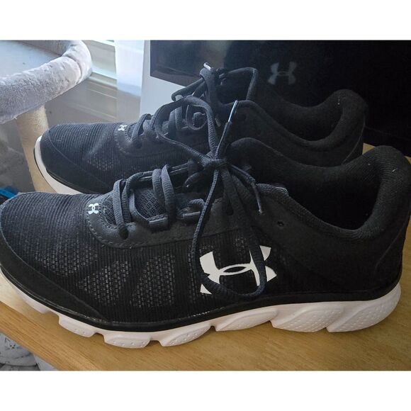 Under Armour Woman's UA Charged Assert 8 Running Shoes 8.5 Black Like New - Picture 2 of 8